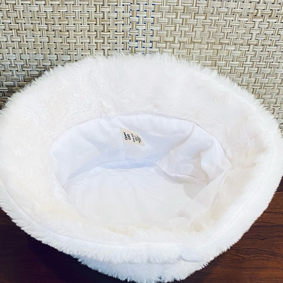 🌟HP🌟NWOT Off White Faux Fur Bucket Hat by Open Edit OS - Picture 7 of 10